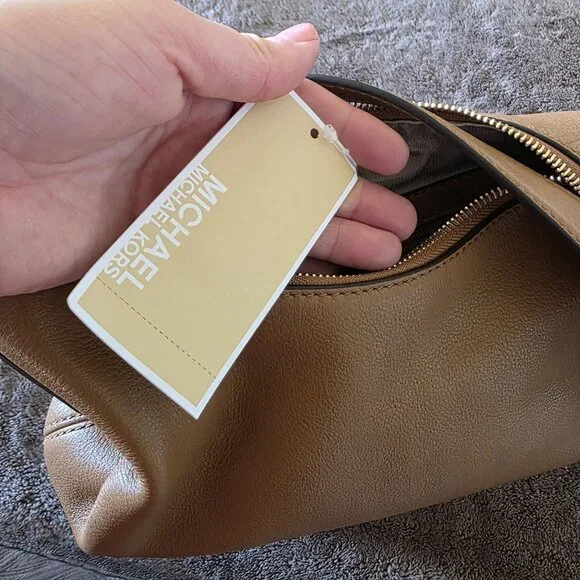 Michael Kors Isabella Leather Hobo Bag Convertible Crossbody Acorn NWT - Picture 9 of 16